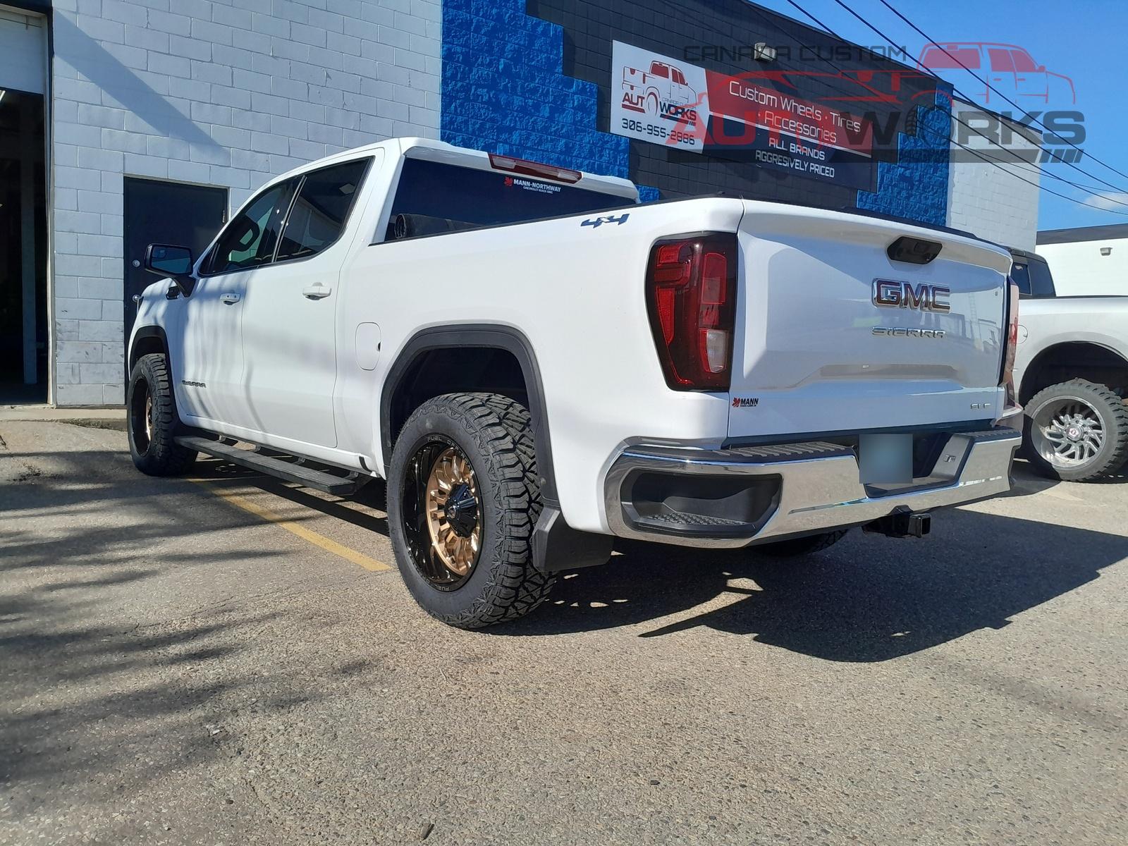 2025 GMC Sierra 1500 on Fuel D797 Arc 20x10 Black Bronze/Gold